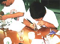 サンドブラスト体験の様子